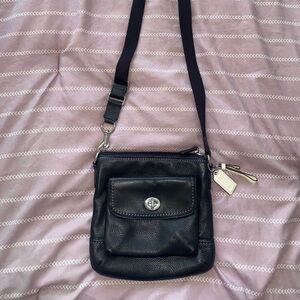‼️SOLD‼️

COACH | Black Leather Turn lock Crossbody Bag